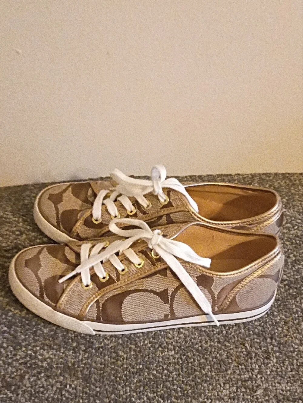 Coach Signature Canvas Low-Top Sneakers in Beige and Brown Size 9